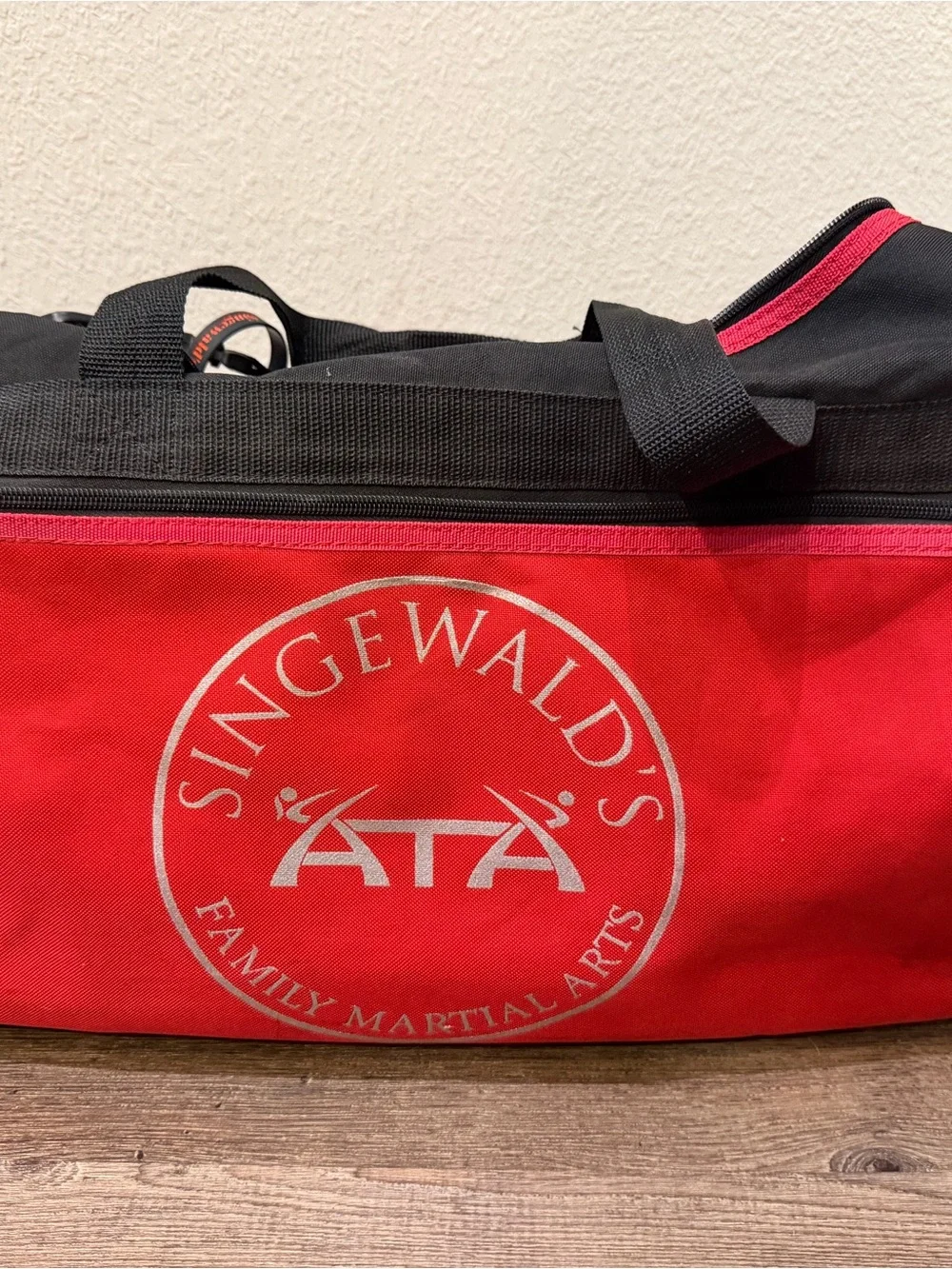 Singewald's Martial Arts Duffel Zipper Adj Shoulder Strap Red/Black